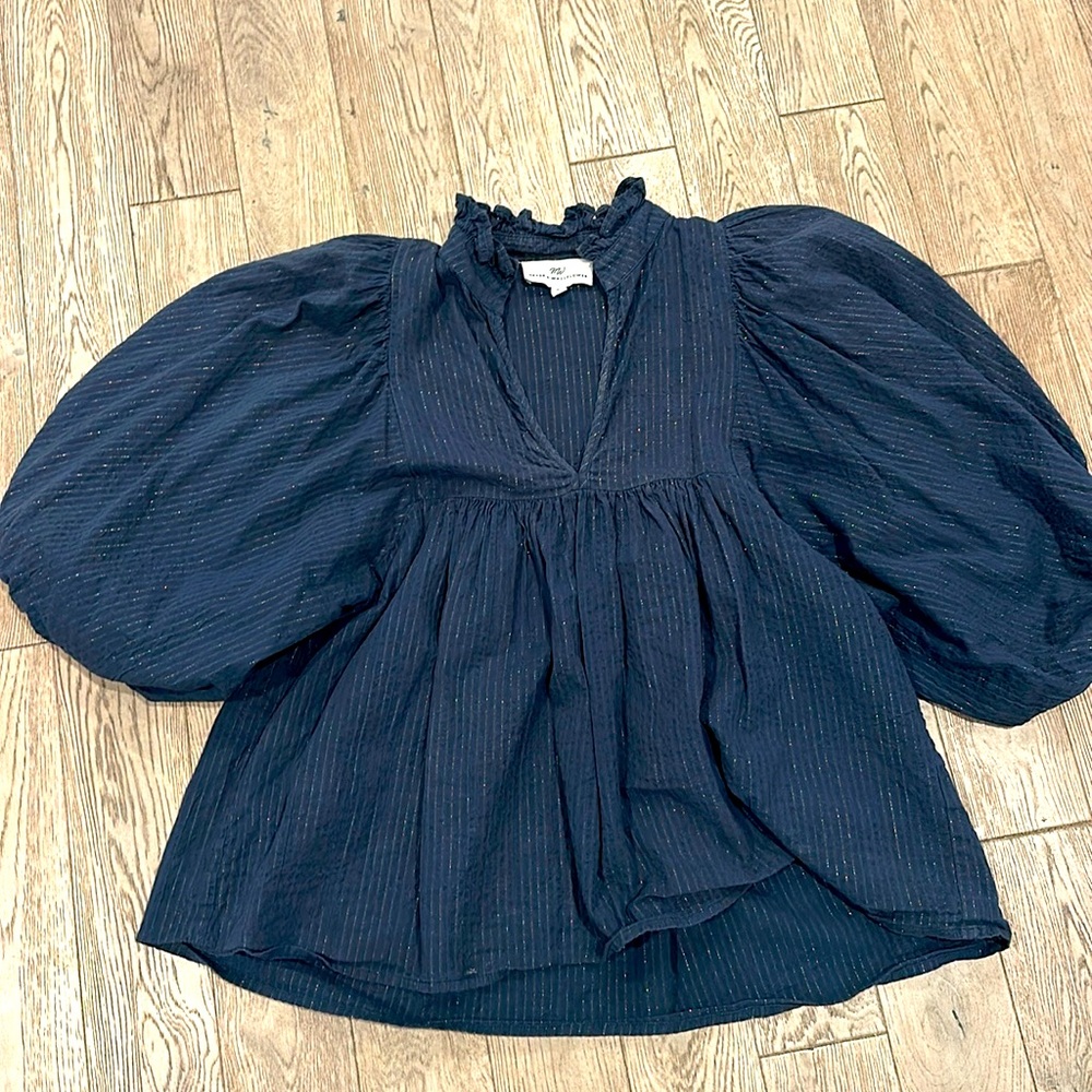 Never a Wallflower Beautuful Navy Blouse with Balloons Sleeves